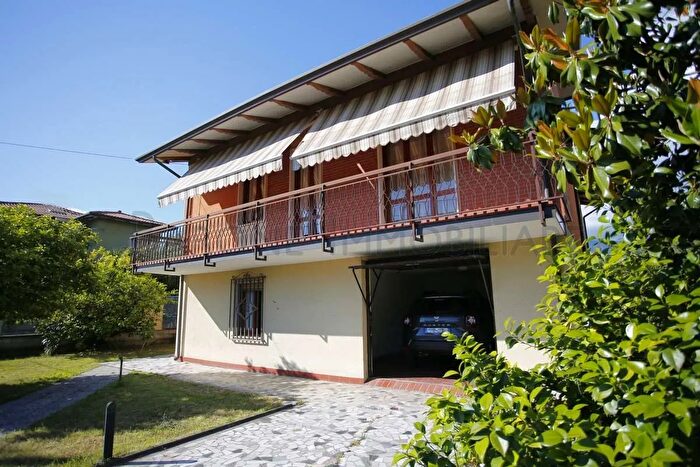 Casa con 5 locali in vendita in Via Colombera, Carrara