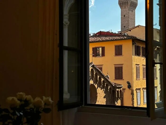 Appartamento quadrilocale in affitto in Via Calzaiuoli, Firenze