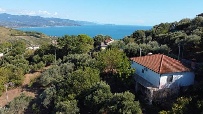 Casa quadrilocale in vendita in Pollica