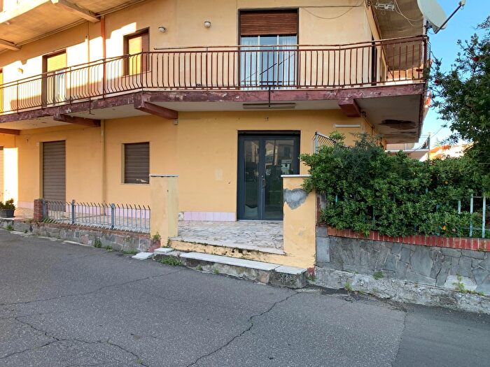 Casa con 8 locali in vendita in Mascalucia