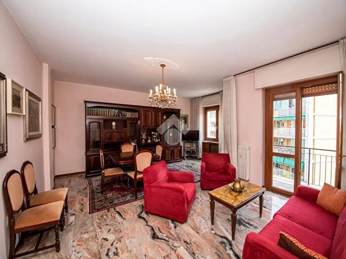 Appartamento trilocale in vendita in Via Privata Albona, Milano