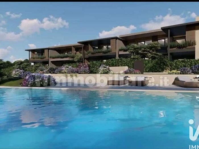 Appartamento quadrilocale in vendita in Via Roma, Padenghe Sul Garda