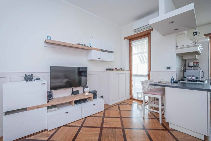 Appartamento trilocale in vendita in Via Venaria, Torino