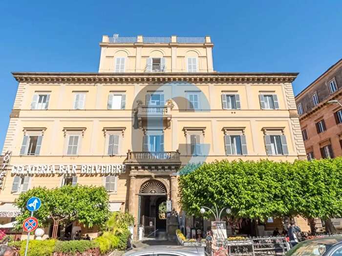 Appartamento trilocale in vendita in Piazza Roma, Frascati