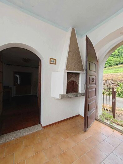 Casa con 13 locali in vendita in Comano