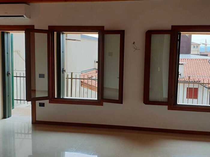 Appartamento trilocale in affitto in Via Museo, Centro, Bassano del Grappa
