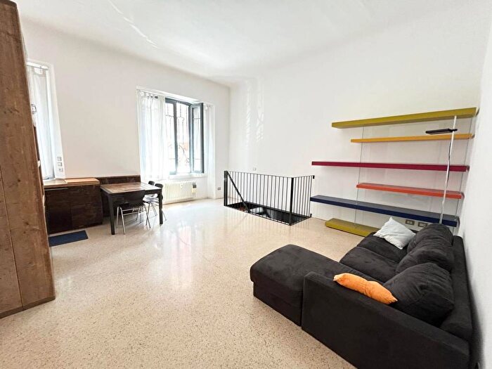 Appartamento quadrilocale in affitto in Via Pastrengo, Isola, Milano