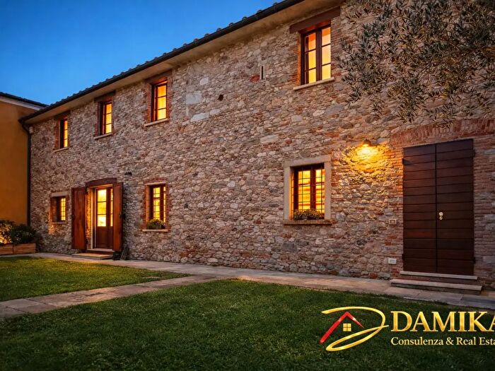 Casa con 9 locali in vendita in Forte Dei Marmi