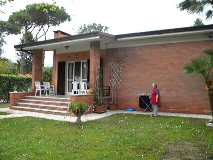 Casa con 6 locali in affitto in Forte Dei Marmi