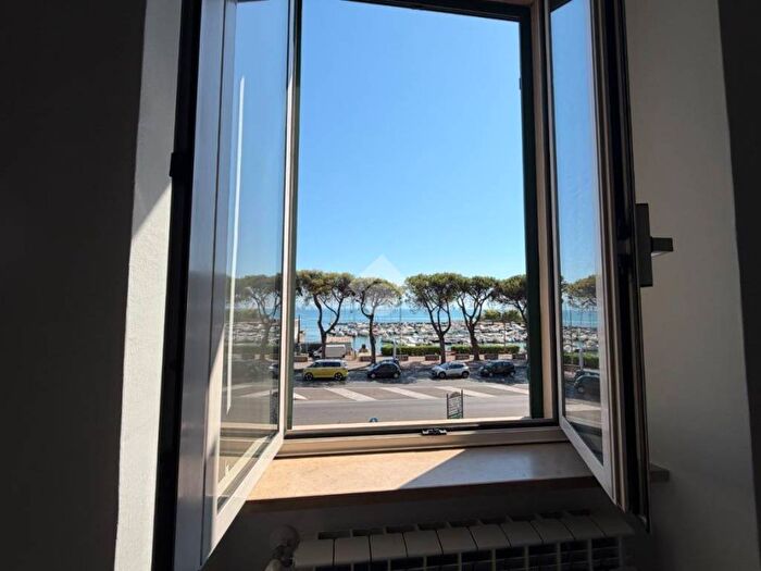 Appartamento trilocale in affitto in Vicolo S Luigi, Gaeta