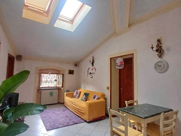 Appartamento trilocale in affitto in Centro, Calenzano