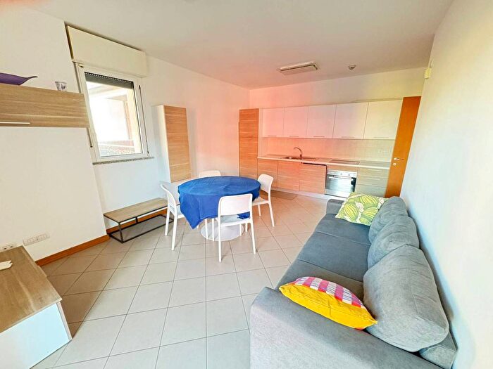 Appartamento trilocale in affitto in Via Enrico Cosenz, Bovisa, Milano