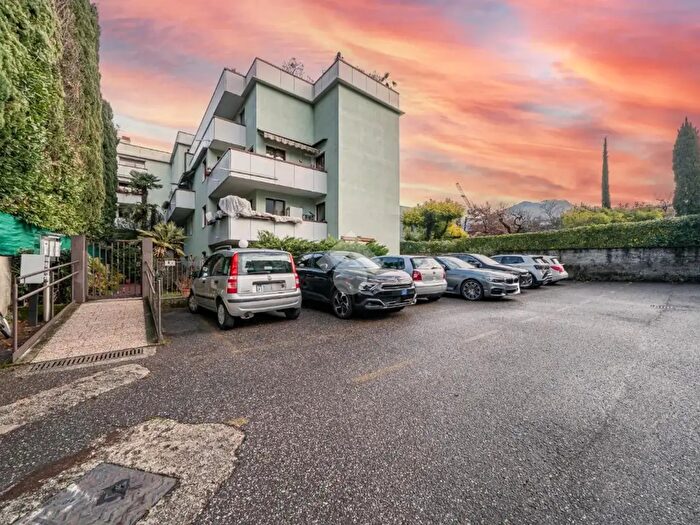 Appartamento quadrilocale in vendita in Viale Nino Pernici, Riva Del Garda