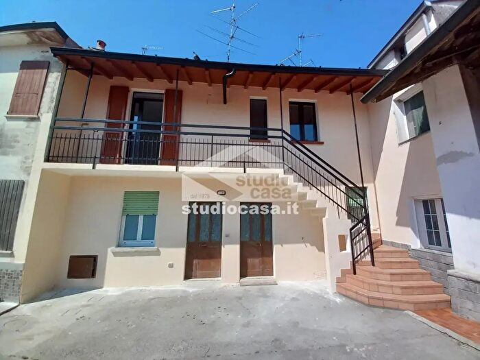 Appartamento trilocale in vendita in Via Dante Alighieri, Bagnolo Cremasco