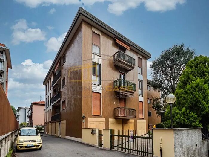 Appartamento trilocale in vendita in Viale Campania, Monza