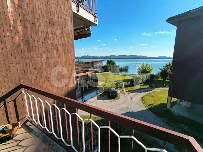 Appartamento bilocale in vendita in Via al Lago, Gavirate