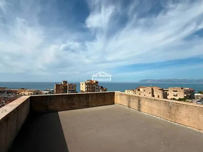 Casa con 6 locali in vendita in Viale Leonardo da Vinci, Castellammare Del Golfo