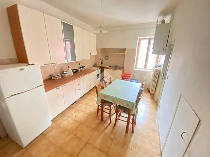 Appartamento trilocale in vendita in Via Cavour, Vignanello