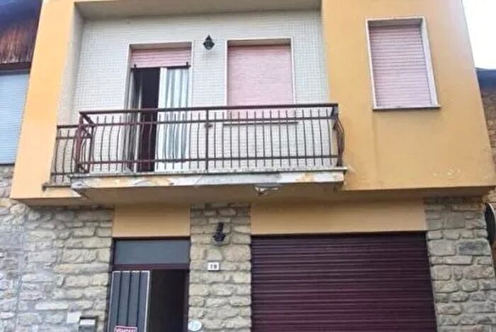 Casa bilocale in vendita in Frazione Crociglia Zavattarello, Zavattarello