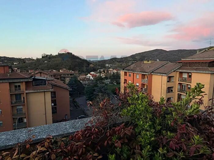 Appartamento con 8 locali in vendita in Cairo Montenotte