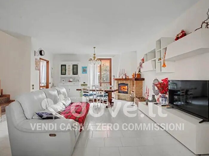 Casa trilocale in vendita in Via Valcuvia h, Cittiglio