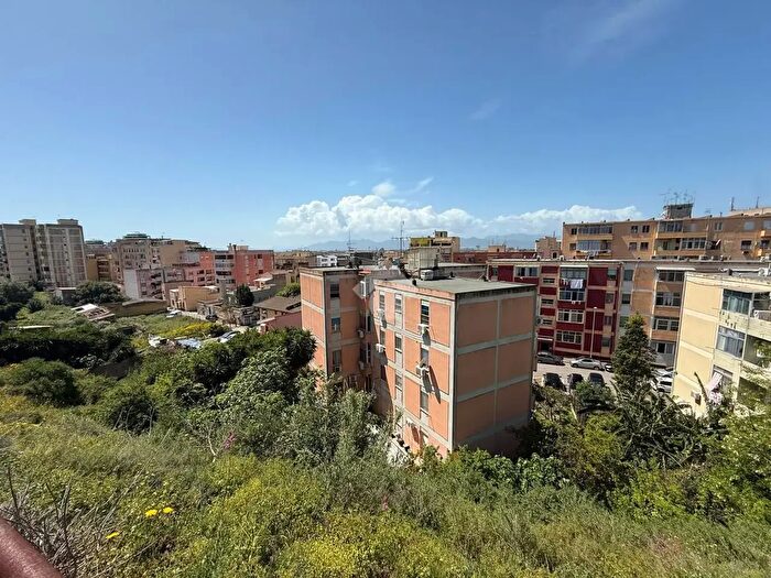 Appartamento trilocale in vendita in Via Montello, Cagliari
