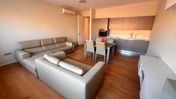 Appartamento quadrilocale in affitto in Via Modonella, Modena