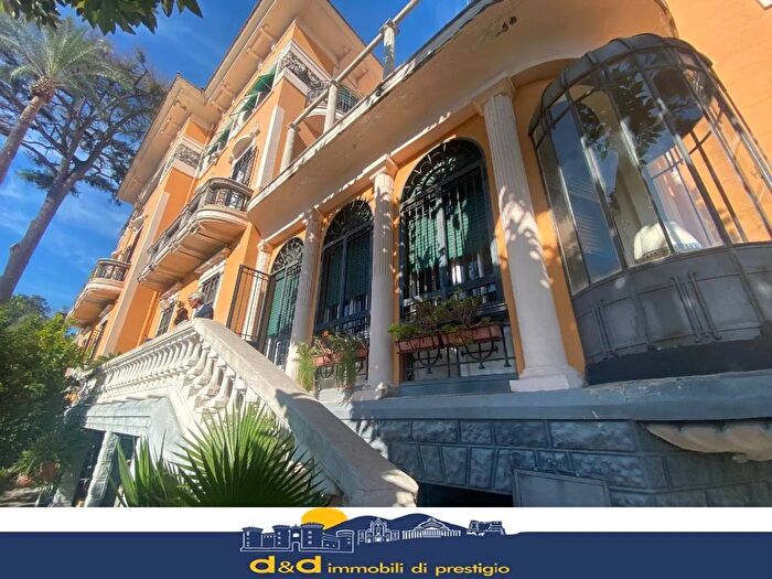 Appartamento con 10 locali in vendita in Via Filippo Palizzi Napoli, Napoli