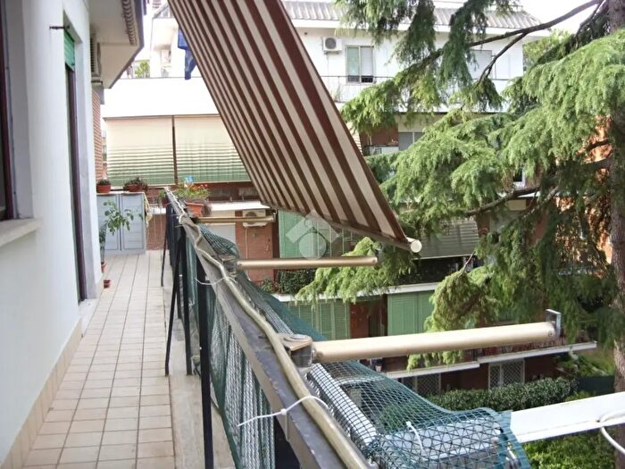 Appartamento trilocale in vendita in Via Piero Aloisi, Roma