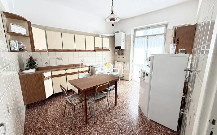 Appartamento trilocale in vendita in Via dei Landi, Genova