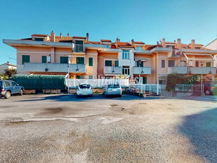 Appartamento bilocale in vendita in Via M Genlis, Albenga