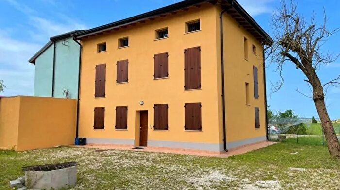 Casa con 9 locali in vendita in Via Vallicella Finale Emilia Modena, Finale Emilia