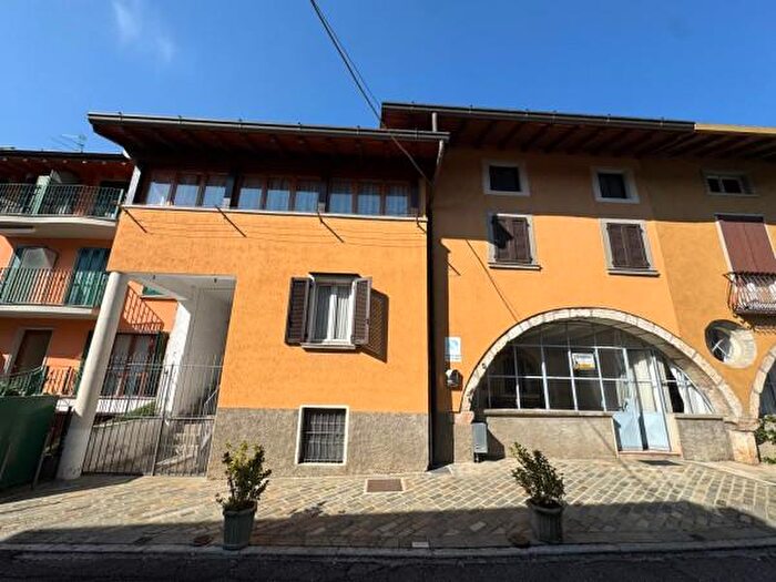 Casa con 5 locali in vendita in Via Camillo Benso di Cavour, Piario