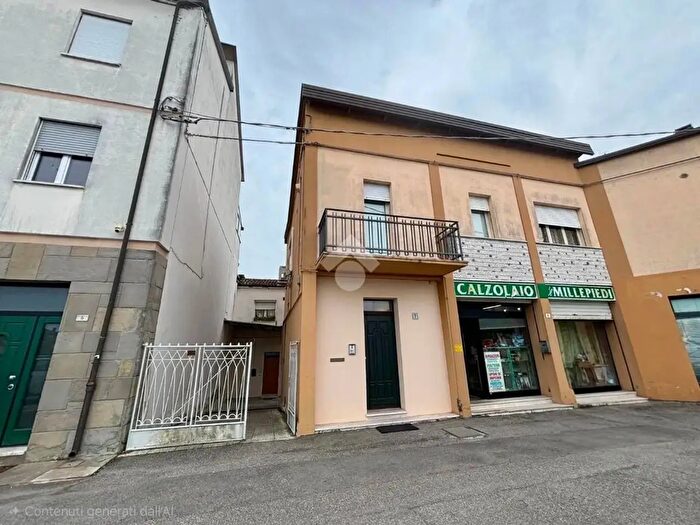 Appartamento bilocale in vendita in Piazza Amos Calderoni, Alfonsine