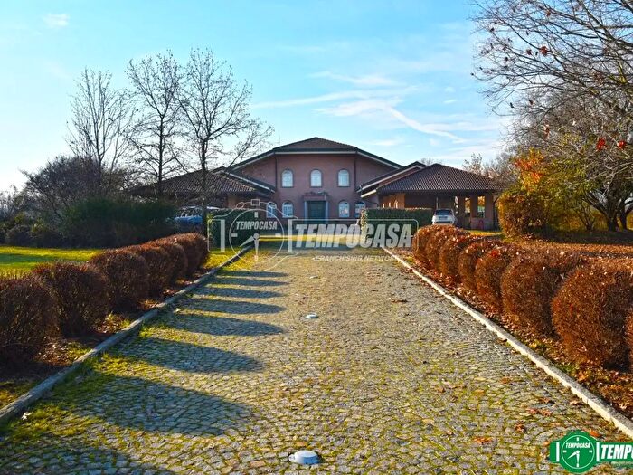 Casa con 9 locali in vendita in Strada Colleri, Bosconero