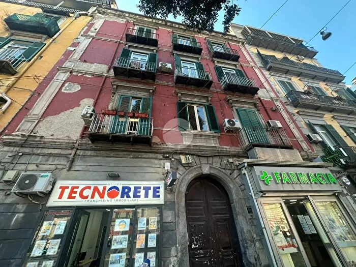 Appartamento bilocale in affitto in Via Foria, Napoli