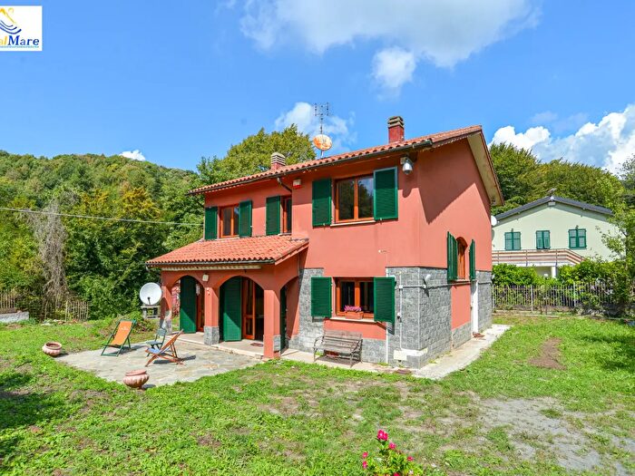 Casa con 7 locali in vendita in Frazione Santa Giustina, Stella