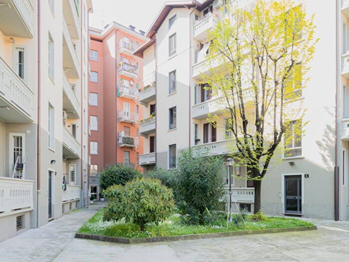 Appartamento trilocale in affitto in Via Giovanni Pascoli, Città Studi, Milano
