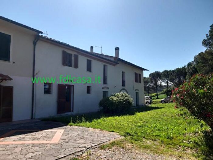 Casa con 6 locali in vendita in Via dei Fontini, Terricciola