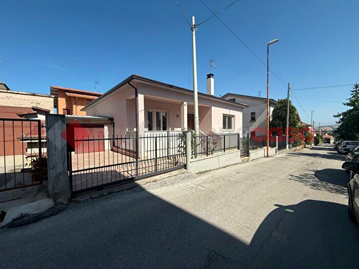 Appartamento quadrilocale in vendita in Via Fermi, Giulianova