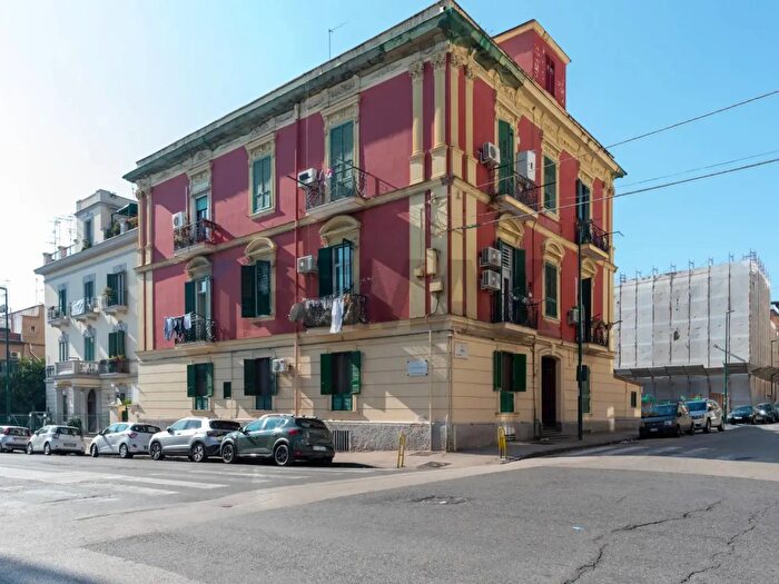 Appartamento trilocale in vendita in Via Eurialo a, Napoli