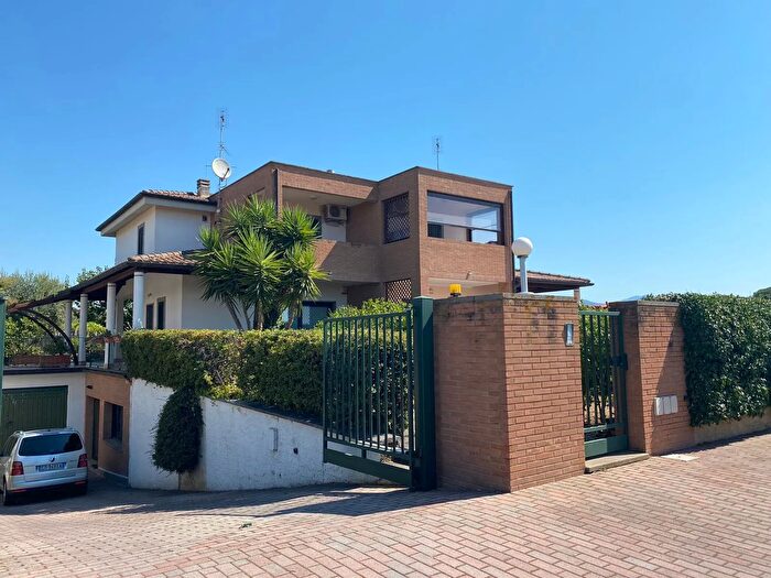 Casa con 8 locali in vendita in Via Campoleone b, Ariccia