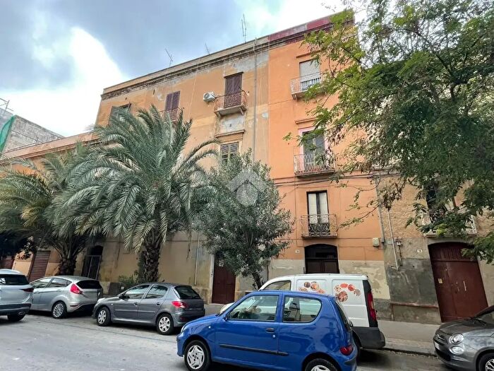 Appartamento con 6 locali in vendita in Via Spalti, Trapani