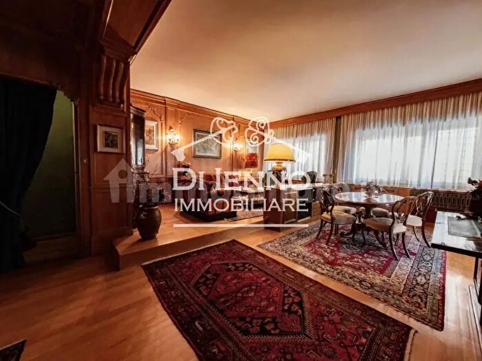 Appartamento con 5 locali in vendita in Roma