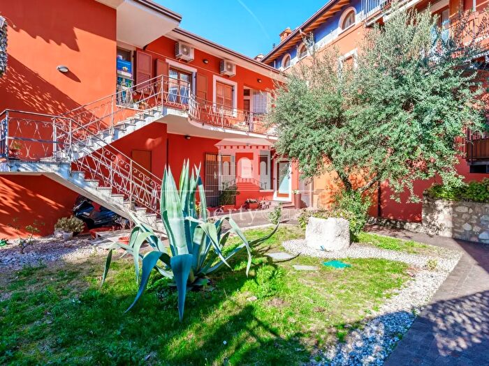 Appartamento trilocale in vendita in Via Promontorio N, Toscolano Maderno