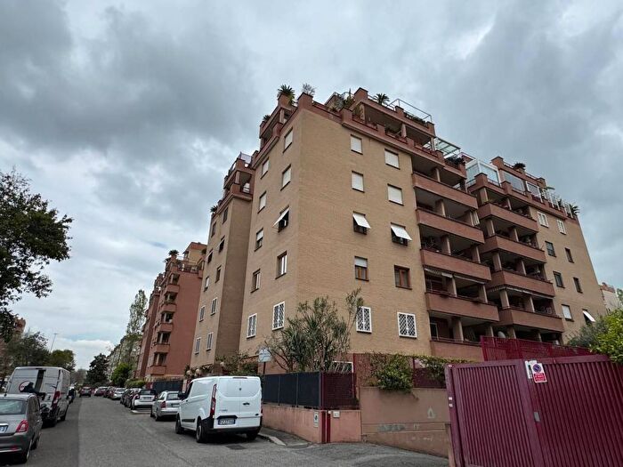 Appartamento con 5 locali in affitto in Viale della Grande Muraglia, Torrino, Roma