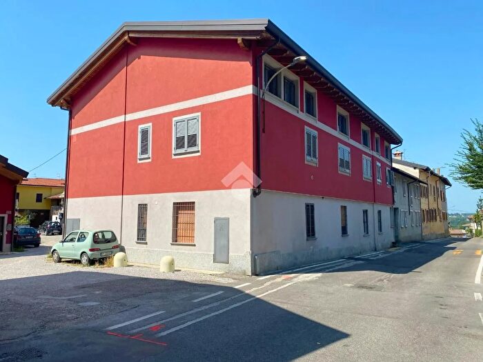 Appartamento trilocale in vendita in Via G Carducci, Briosco