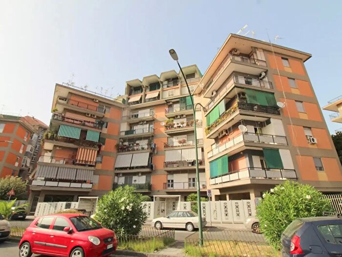 Appartamento trilocale in vendita in Viale Ernest Hemingway, Napoli