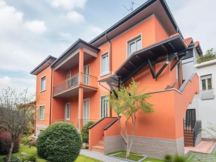 Appartamento trilocale in vendita in Viale C Battisti, Vedano Al Lambro