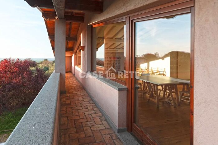 Appartamento con 11 locali in vendita in Strada Qurciaiolo, Viterbo